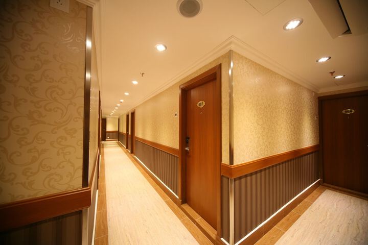 Ballroom/Hall 32 of 35