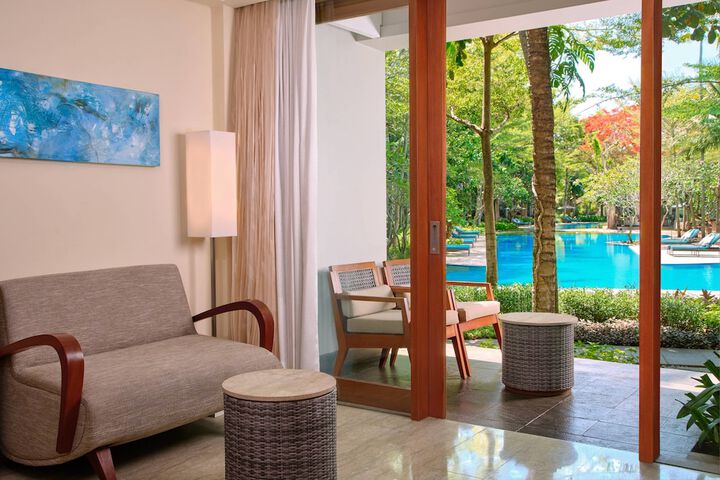 Hotel with Pool