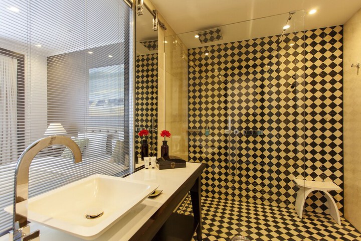 Room 60 of 74