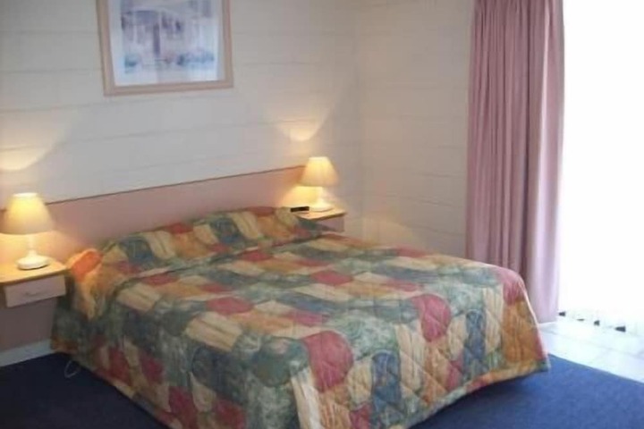Room 9 of 11