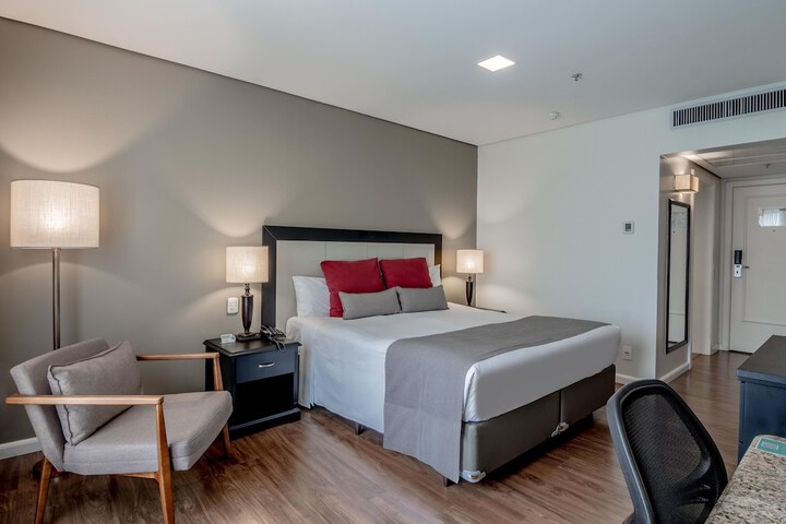 Room 8 of 95
