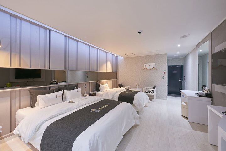 Room 30 of 61