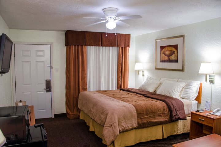 Room 6 of 50