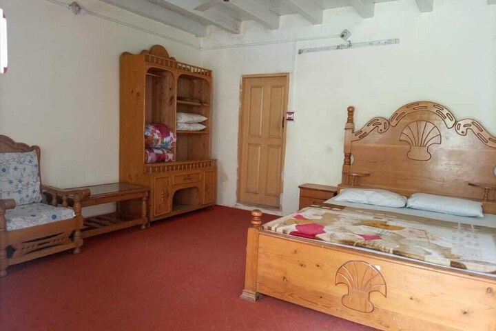 Room 8 of 28
