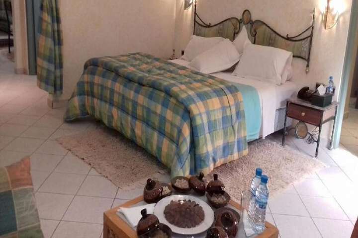 Room 4 of 32