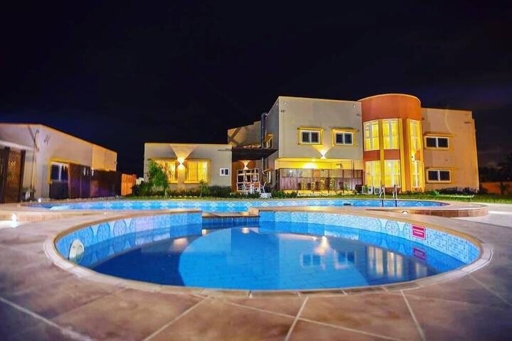 Pool 44 of 100