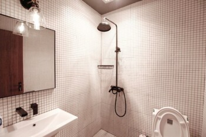Room 2 of 23