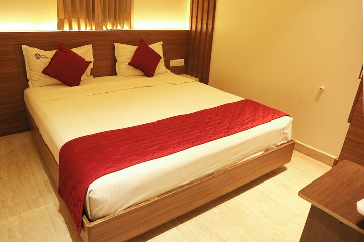 Room 5 of 16