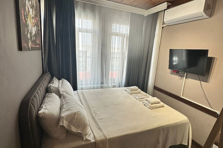 Room 16 of 36