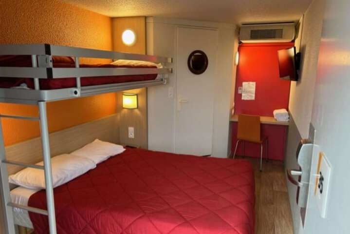 Room 11 of 35