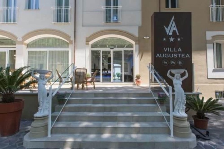 Hotel 58 of 63