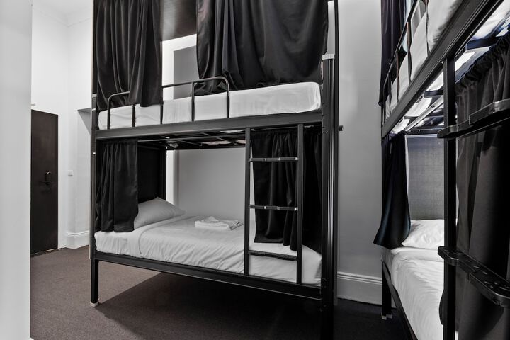 Room 21 of 40