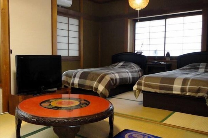 Room 2 of 23