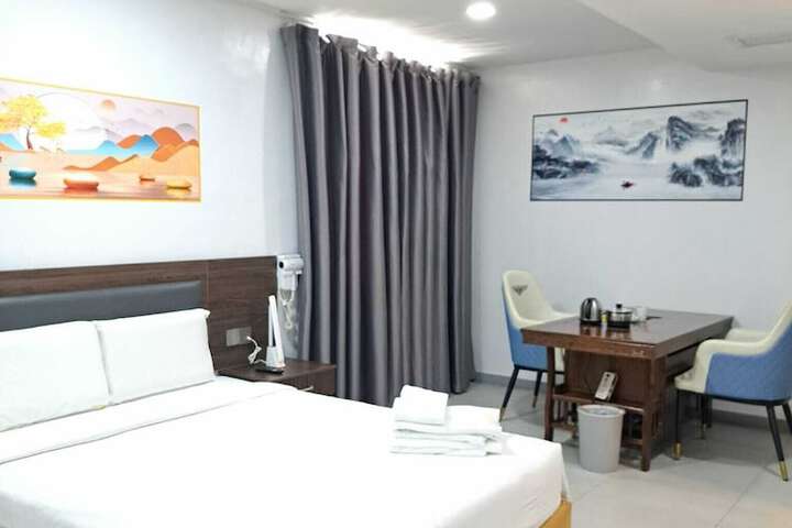 Room 27 of 32