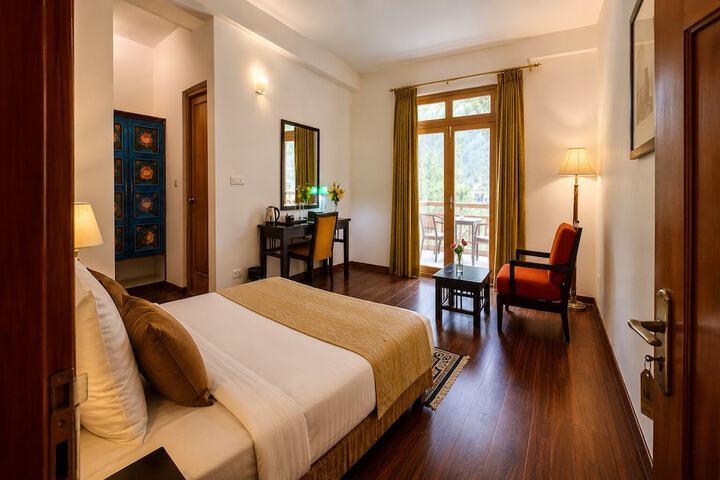 Room 4 of 13