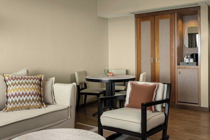 Room 40 of 185