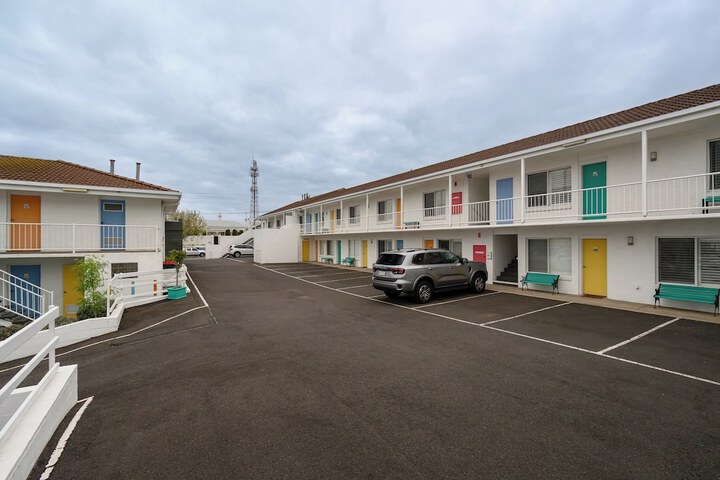 Hotel 64 of 65