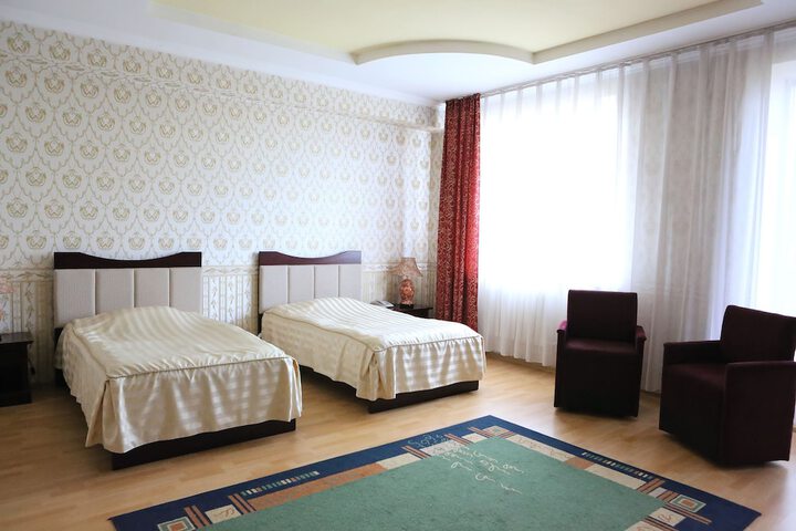 Room 2 of 6