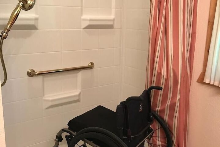 Room 9 of 38