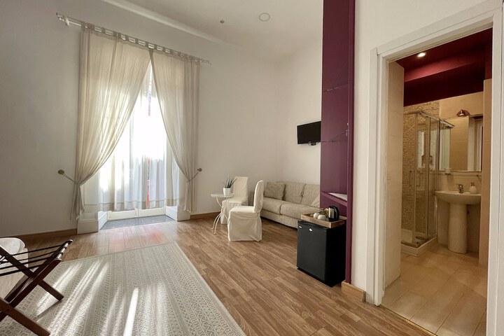 Room 12 of 18