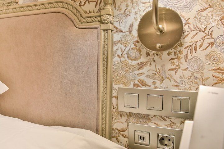 Room 12 of 68