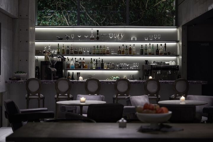 Lounge 42 of 50