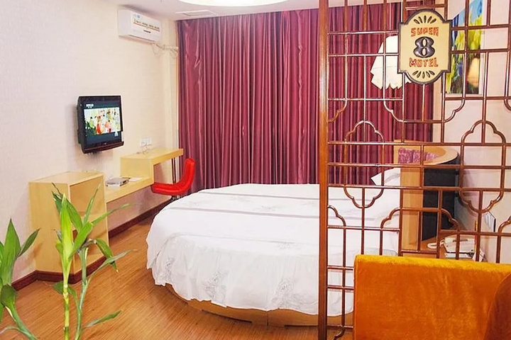 Room 2 of 10