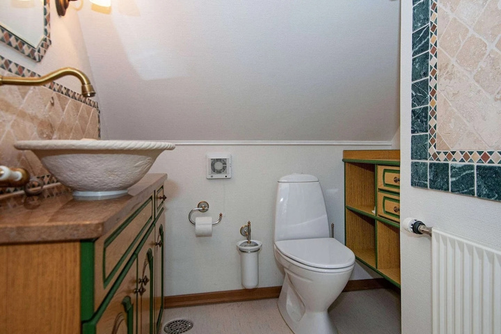 Room 8 of 15