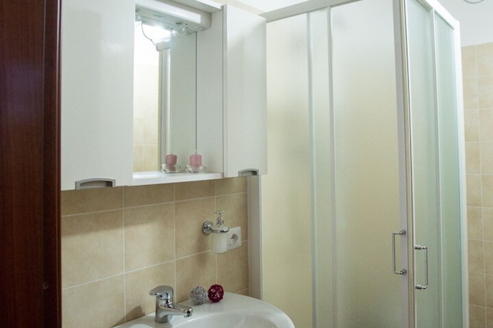 Room 6 of 35
