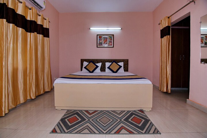Room 8 of 16