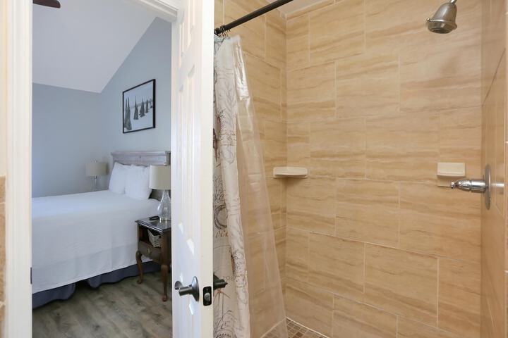 Room 4 of 41