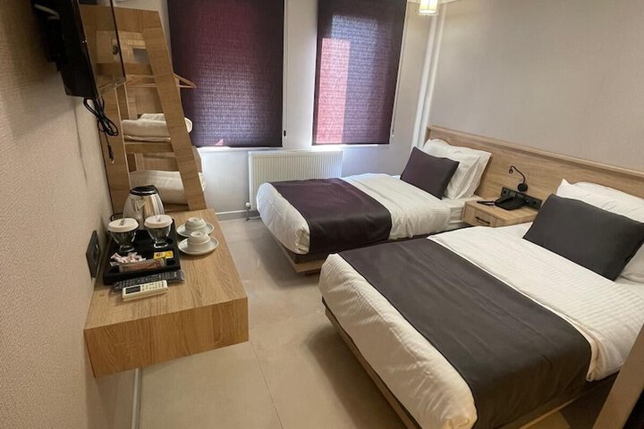 Room 11 of 21