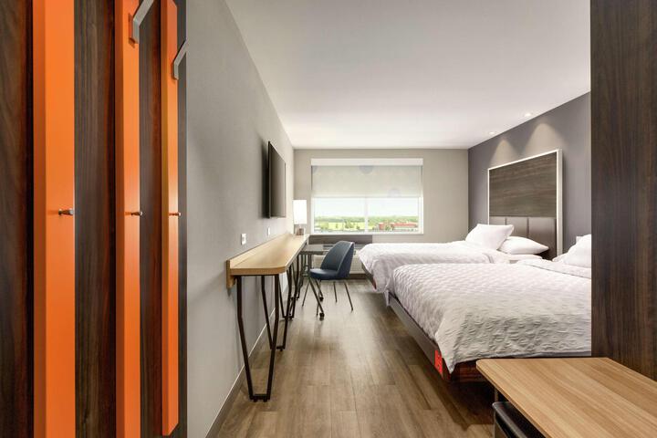 2 Queen Beds (2 of 13)