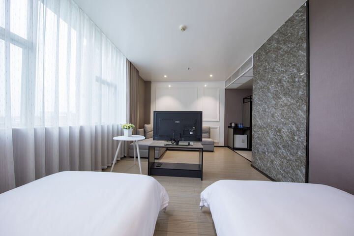 Room 25 of 46