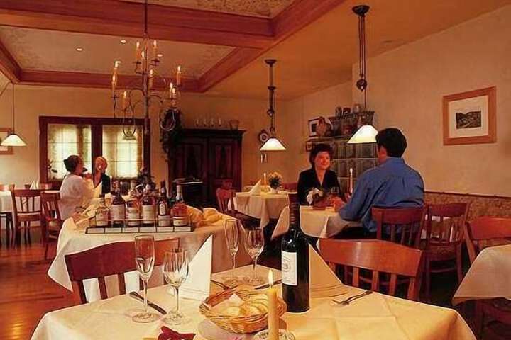 Dining 19 of 28