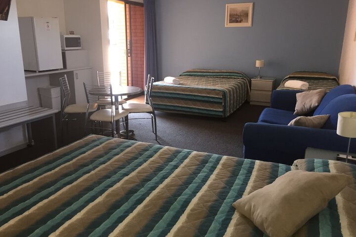 Room 5 of 83