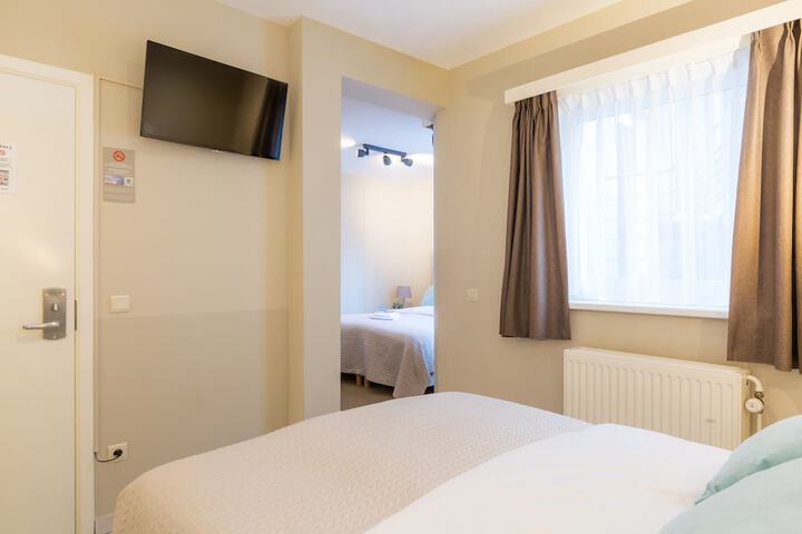 Room 9 of 31