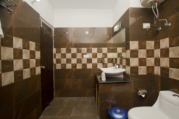 Room 34 of 64