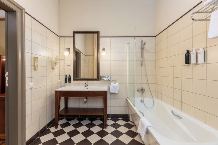 Room 54 of 75