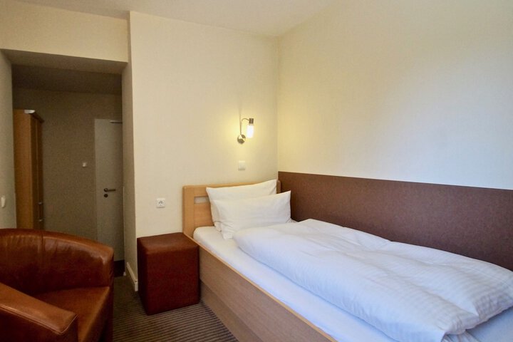 Room 9 of 49
