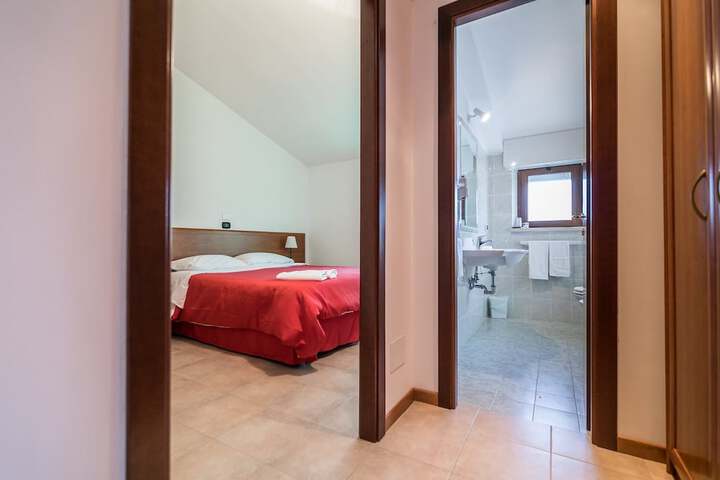 Room 4 of 20