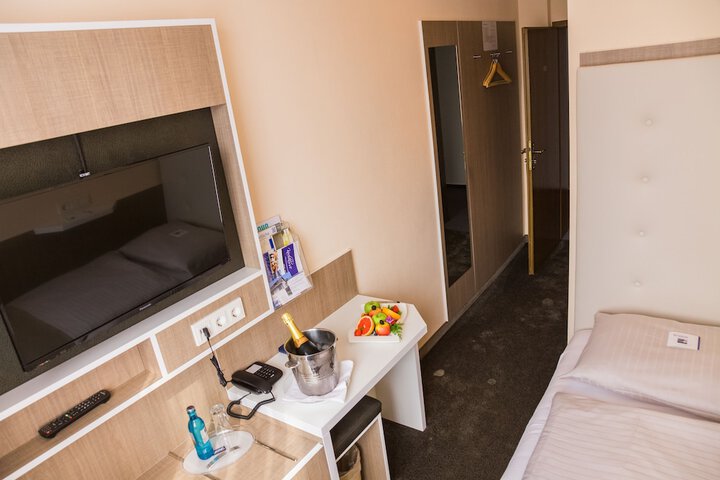 Room 12 of 129