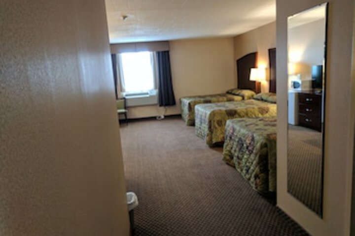 Room 28 of 108