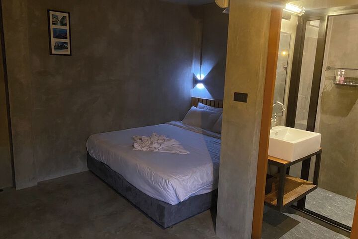 Room 5 of 90