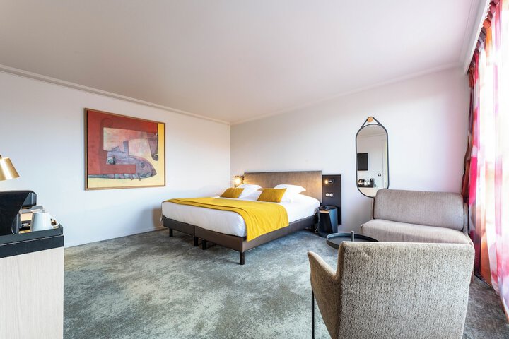 Room 34 of 100