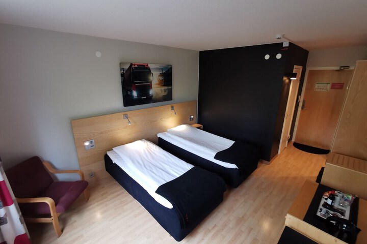 Room 8 of 44