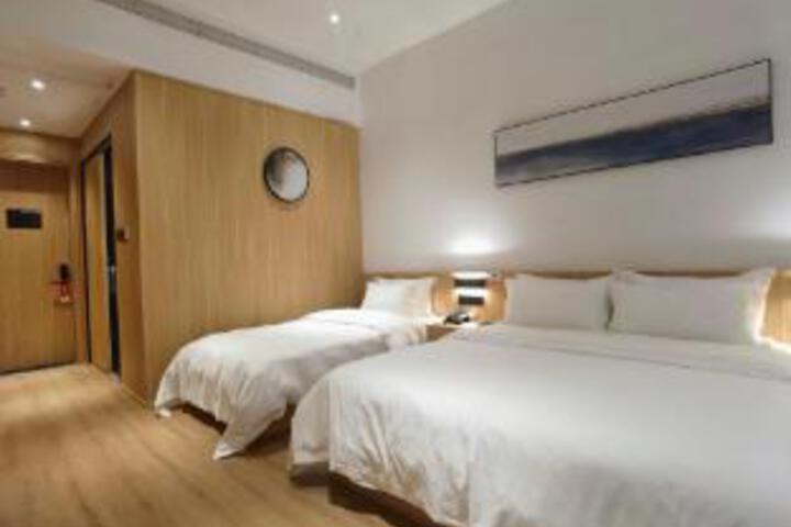 Room 14 of 16