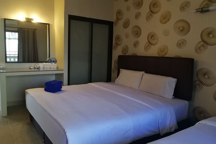 Room 10 of 42