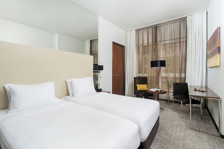 Room 32 of 114
