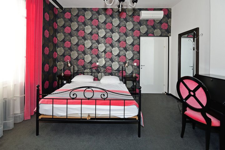 Room 7 of 37